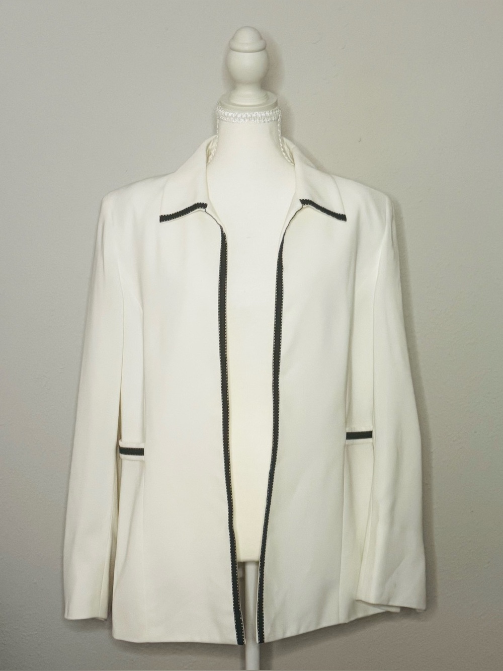 Classic White Open-Front Women's Jacket with Black Trim Sz 14 NWOT